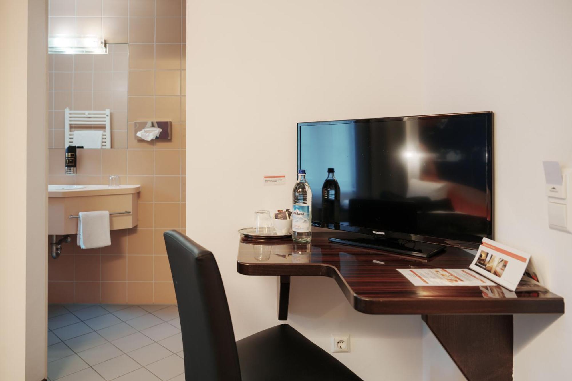 Helvetia Rooms - Self Check-In, Munich